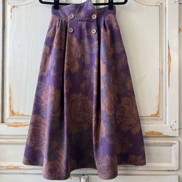 Vintage | Floral Print A-Line Skirt with Inverted Basque Waistline - Picture 3 of 13